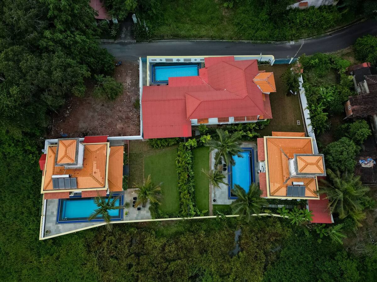 10 BHK Villa photo 1